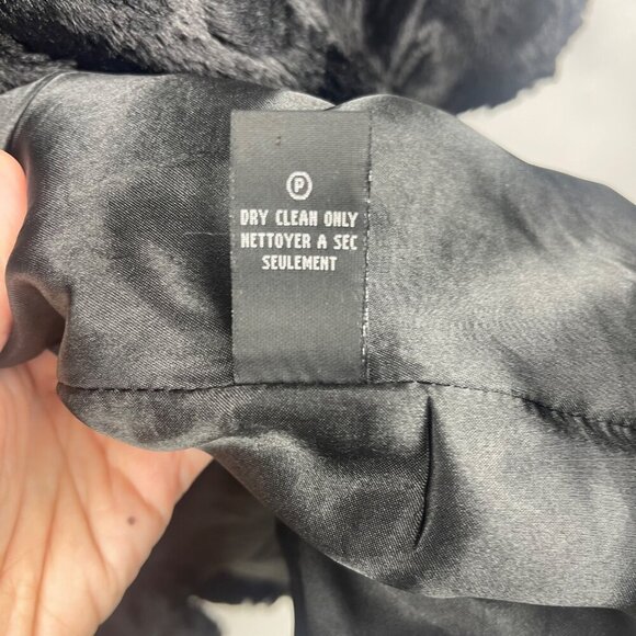 Outdoor Edition By Parkhurst Long Black Faux Fur Coat With Button Closure - Picture 10 of 14